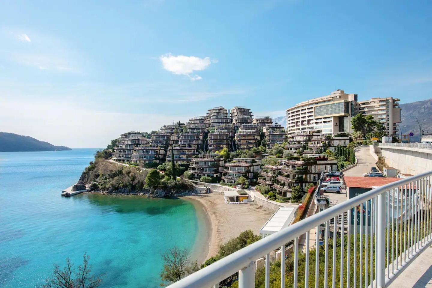 Lux Sea View