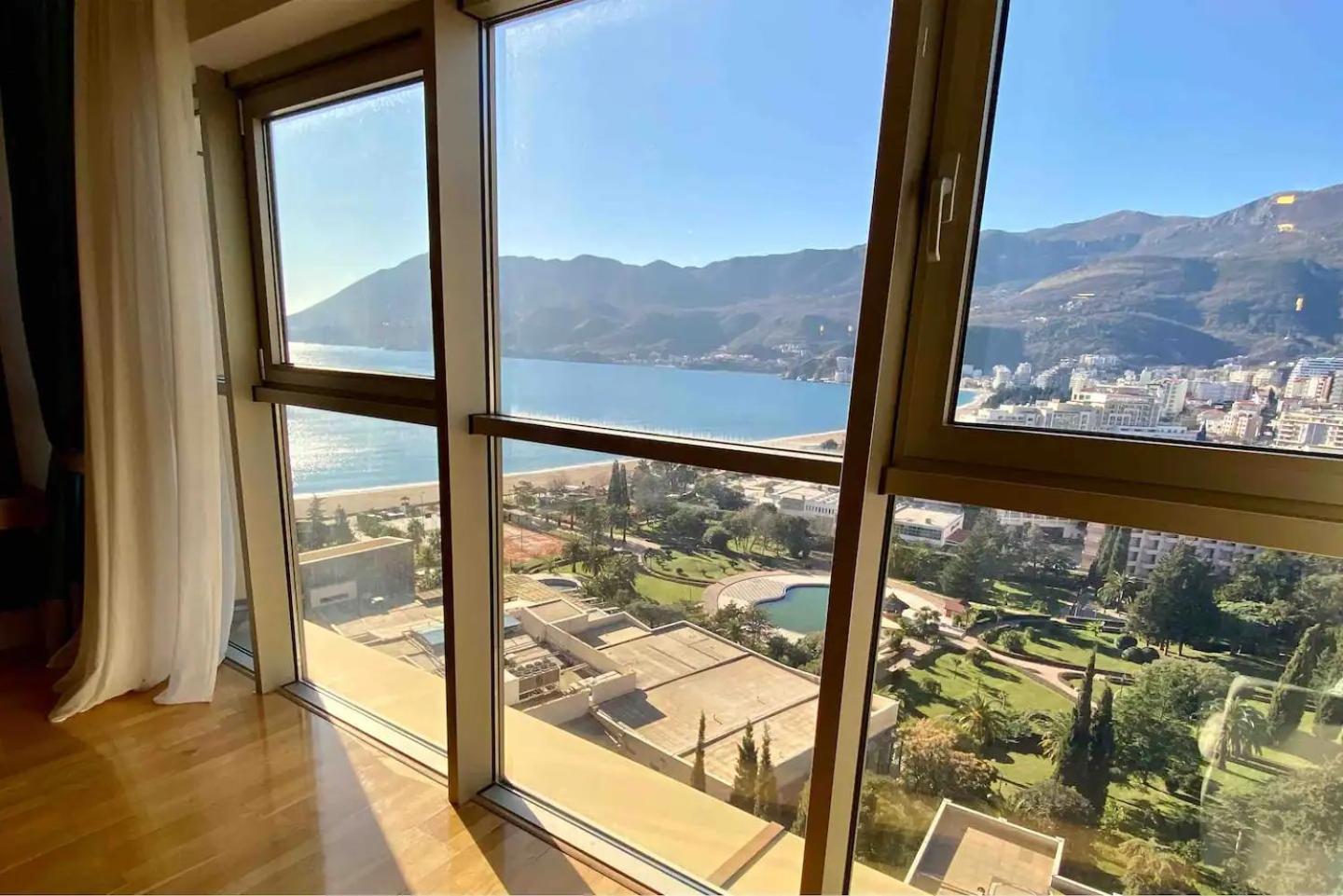 Lux Sea View